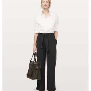 Lululemon Noir wide leg belted flowy pants 8 EUC